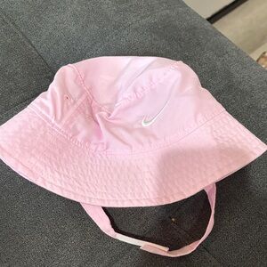 Nike bucket hat